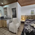Estudios Con Piscina Compartida En Conil.