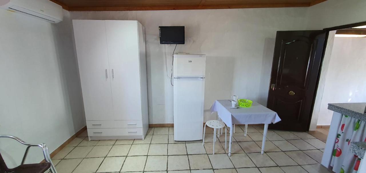 Estudios Con Piscina Compartida En Conil. Cádiz